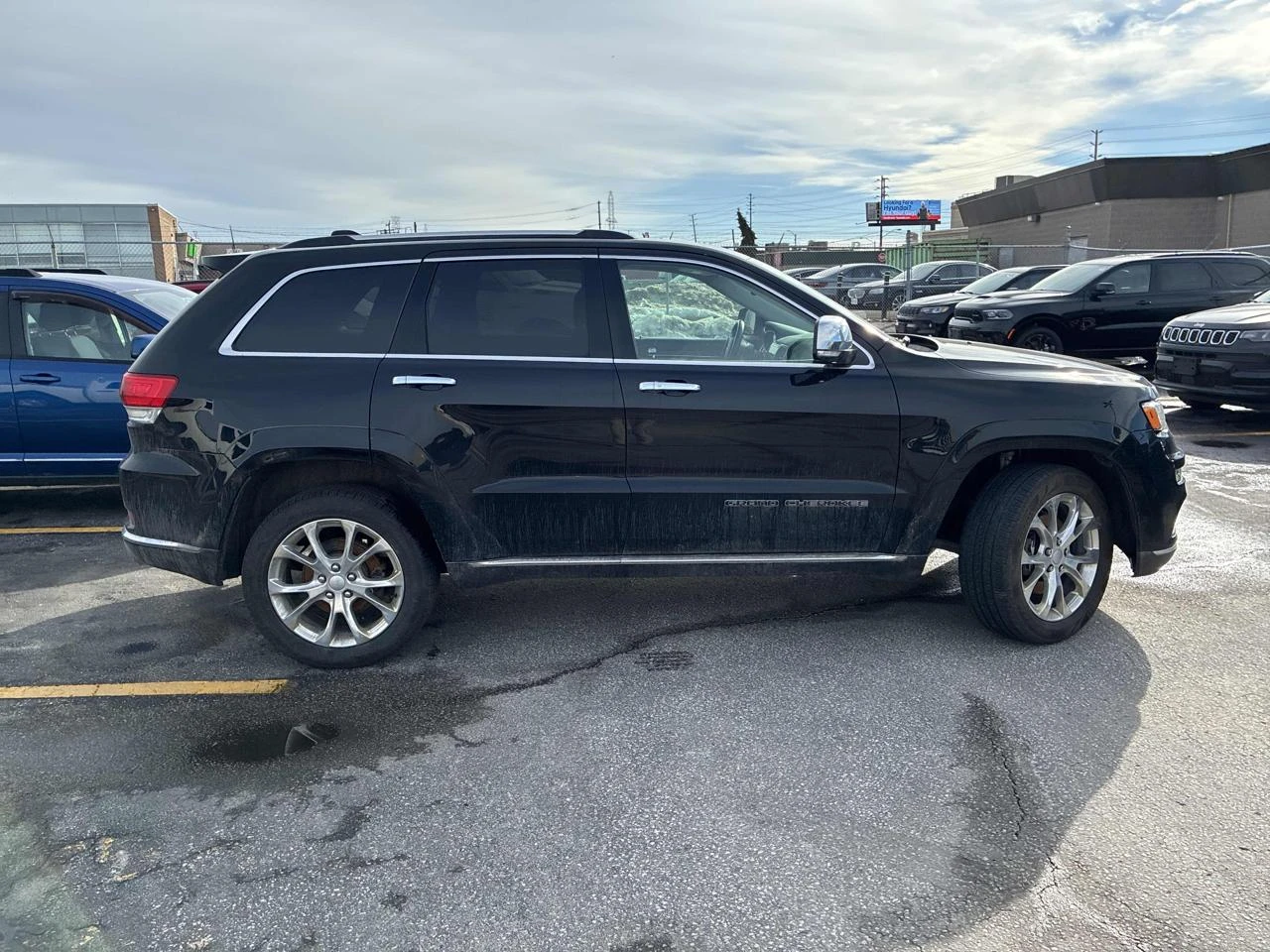 Jeep Grand cherokee Summit 3.6* Carplay* Обдух* Distronic* Въздушно, снимка 3 - Автомобили и джипове - 53900609