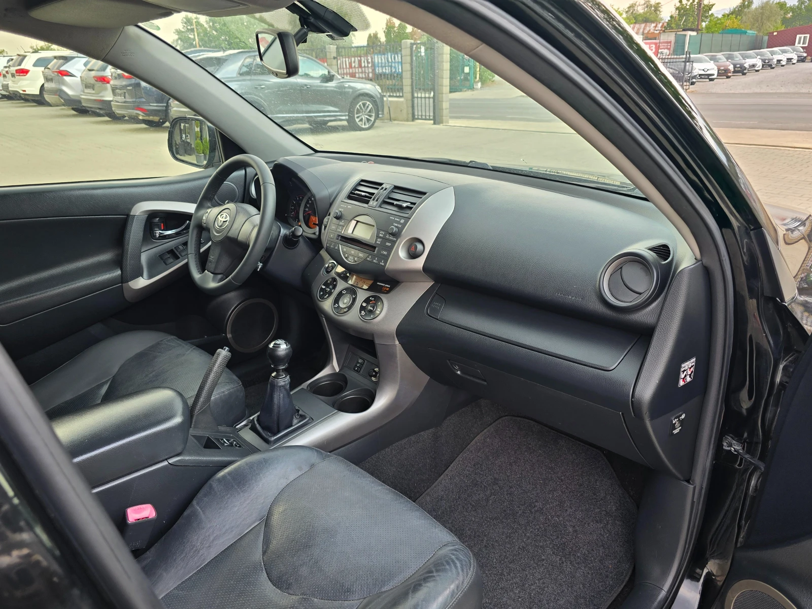Toyota Rav4 2.2 D, 4x4, Face, Подгрев, Кожа, Keyless!, снимка 14 - Автомобили и джипове - 55735720