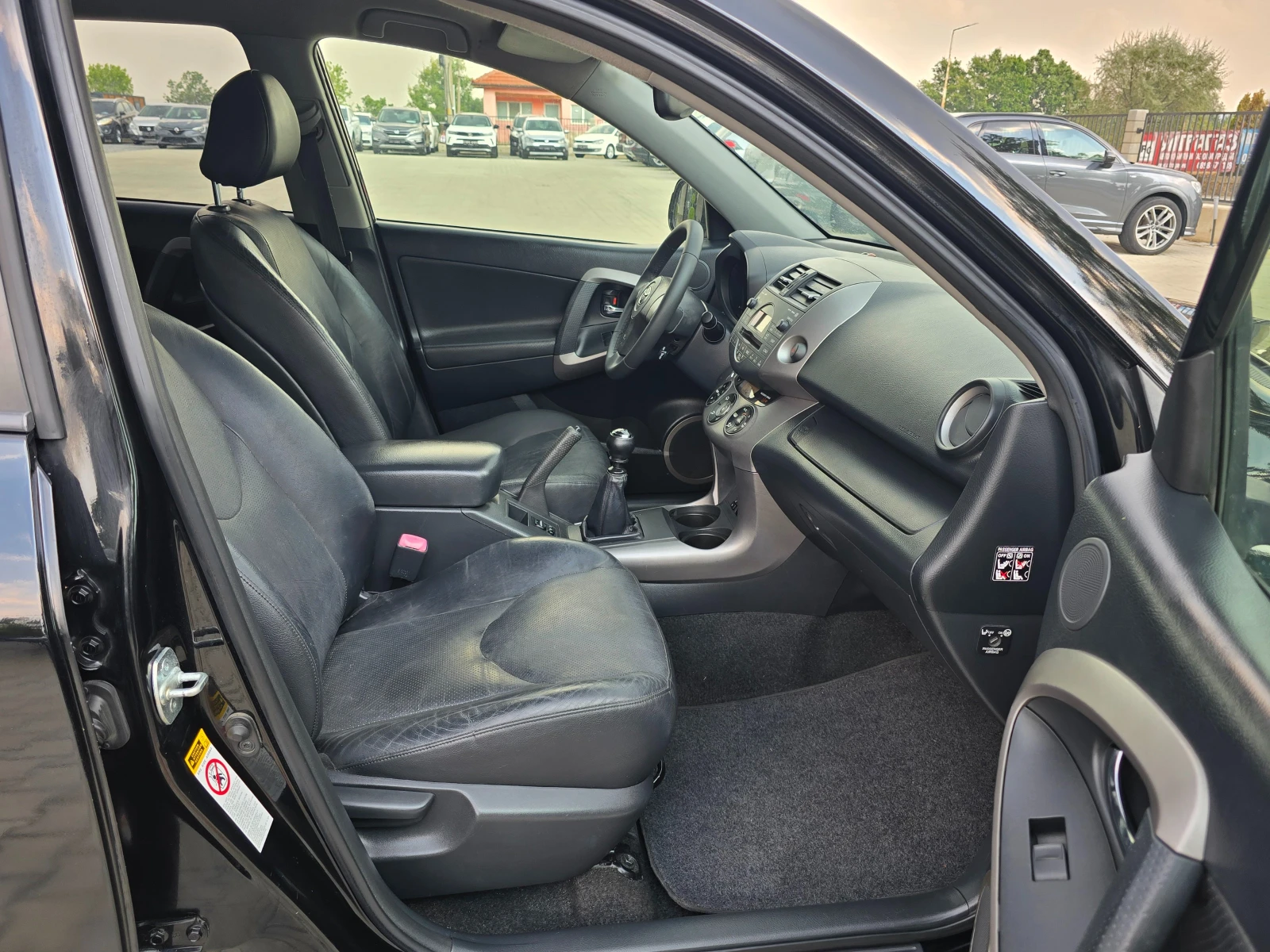 Toyota Rav4 2.2 D, 4x4, Face, Подгрев, Кожа, Keyless!, снимка 13 - Автомобили и джипове - 55735720