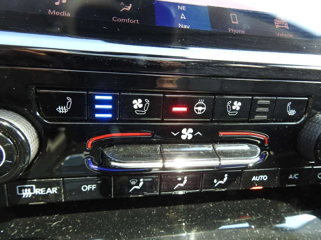 Jeep Grand cherokee * Limited * АВТОКРЕДИТ БЕЗ ПЪРВОНАЧАЛНА ВНОСКА* , снимка 11 - Автомобили и джипове - 56237934