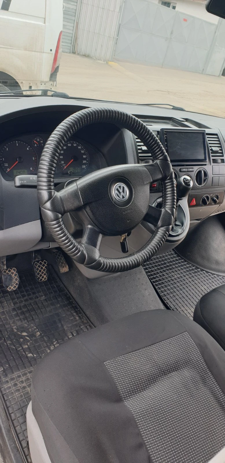 VW T5, снимка 14 - Бусове и автобуси - 52298557