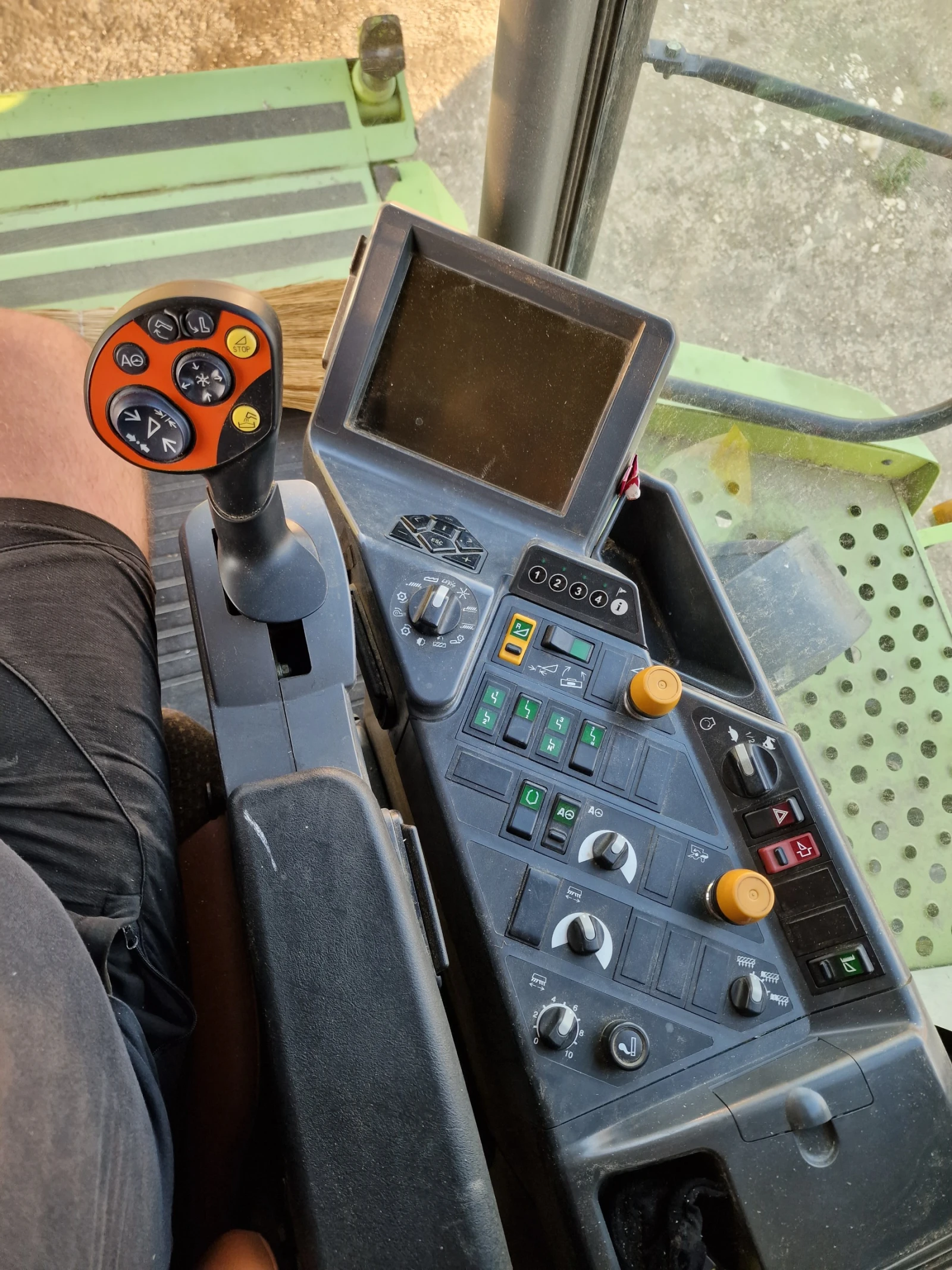 Комбайн Claas LEXION 580, снимка 10 - Селскостопанска техника - 55531785