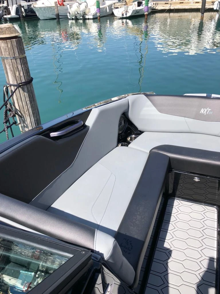 Моторна яхта Master Craft NXT24, снимка 9 - Воден транспорт - 54218009