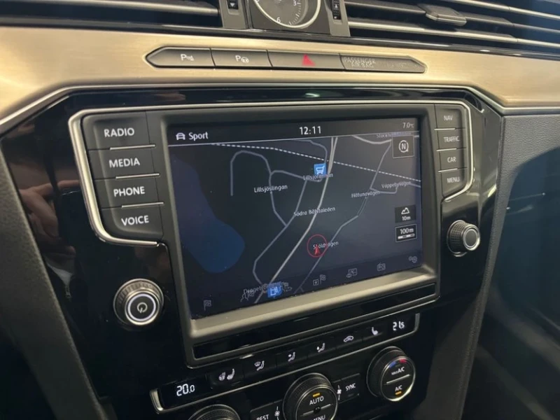 VW Passat GT* 2.0TDi* 190k.c* DSG* Distronic* Амбиентно осве, снимка 13 - Автомобили и джипове - 52016601