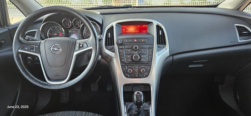 Opel Astra 1.7 CDTI, снимка 9 - Автомобили и джипове - 51697808