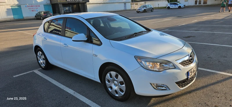 Opel Astra 1.7 CDTI, снимка 3 - Автомобили и джипове - 51697808