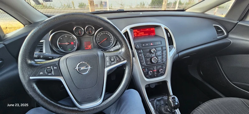 Opel Astra 1.7 CDTI, снимка 8 - Автомобили и джипове - 51697808