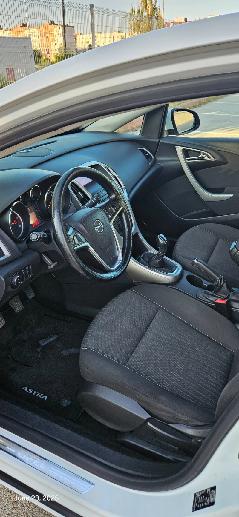 Opel Astra 1.7 CDTI, снимка 10 - Автомобили и джипове - 51697808