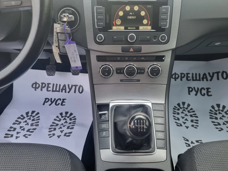 VW Passat 1.6tdi EVRO5-B, снимка 13 - Автомобили и джипове - 51163631