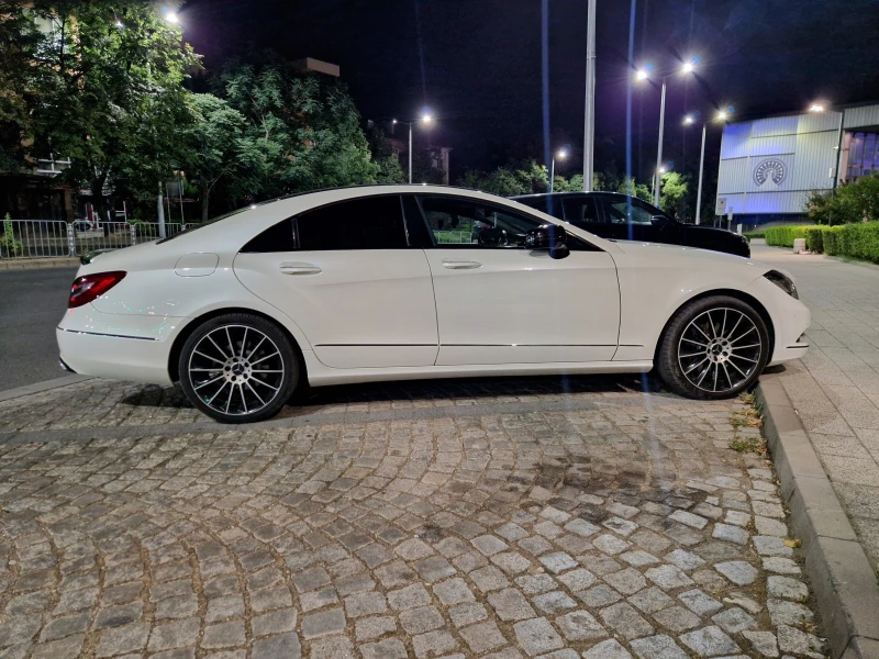 Mercedes-Benz CLS 350 РЕАЛНИ КM, Keyless, Самопаркиране, Подгрев, Дистр., снимка 3 - Автомобили и джипове - 52639441