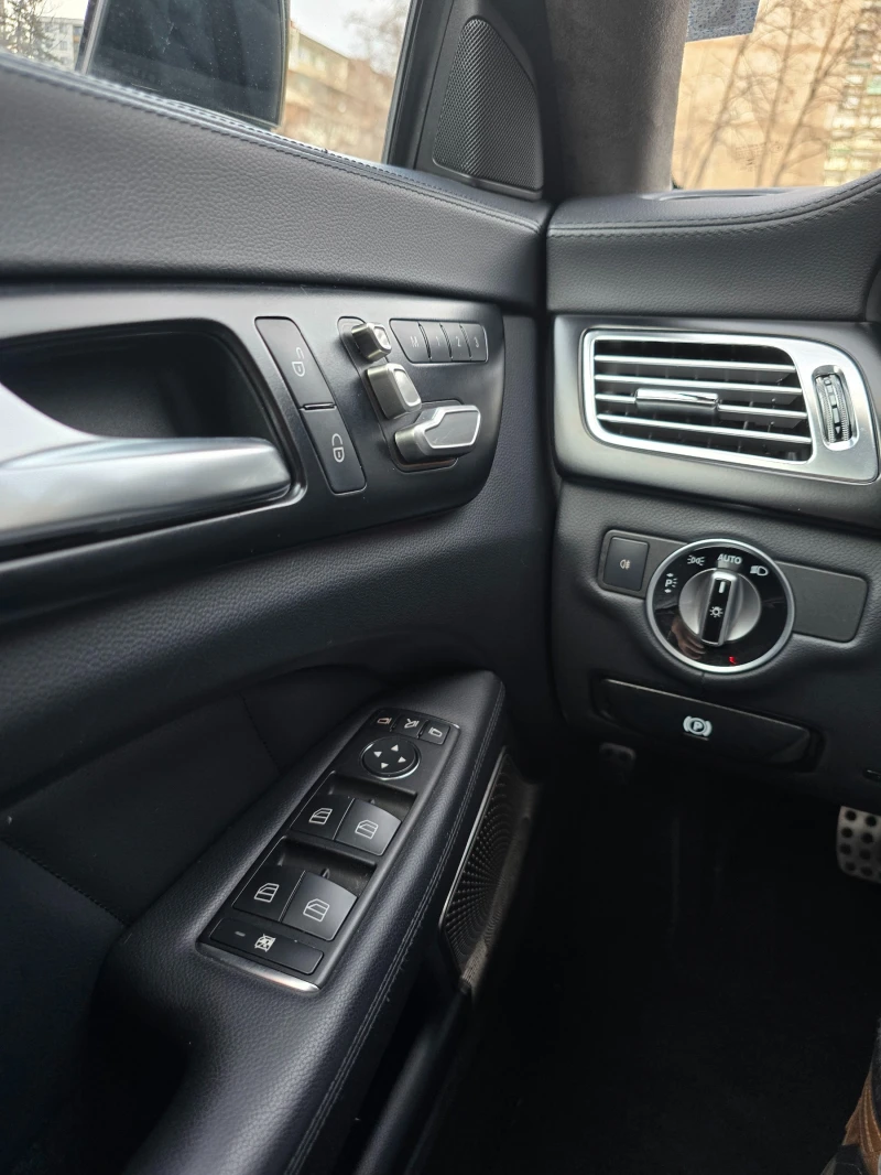 Mercedes-Benz CLS 350 РЕАЛНИ КM, Keyless, Самопаркиране, Подгрев, Дистр., снимка 11 - Автомобили и джипове - 52639441
