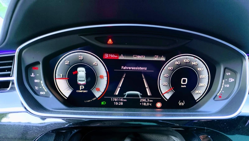 Audi A8, снимка 14 - Автомобили и джипове - 52367370