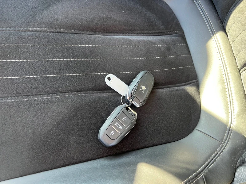 Peugeot 308 1.2I-FULL LED-RECARO-УНИКАТ-97К КМ, снимка 12 - Автомобили и джипове - 53279094