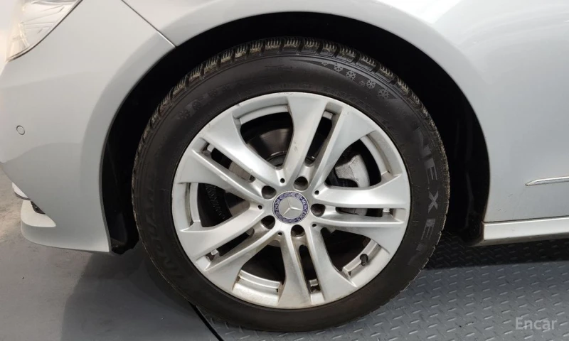 Mercedes-Benz E 220, снимка 5 - Автомобили и джипове - 53515315