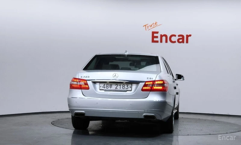 Mercedes-Benz E 220, снимка 4 - Автомобили и джипове - 53515315