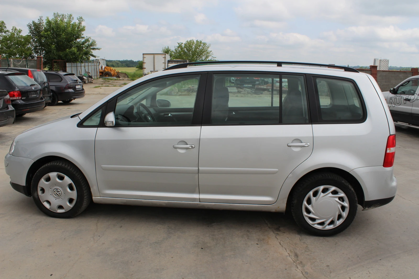 VW Touran 2.0I АВТОМАТИК - изображение 5