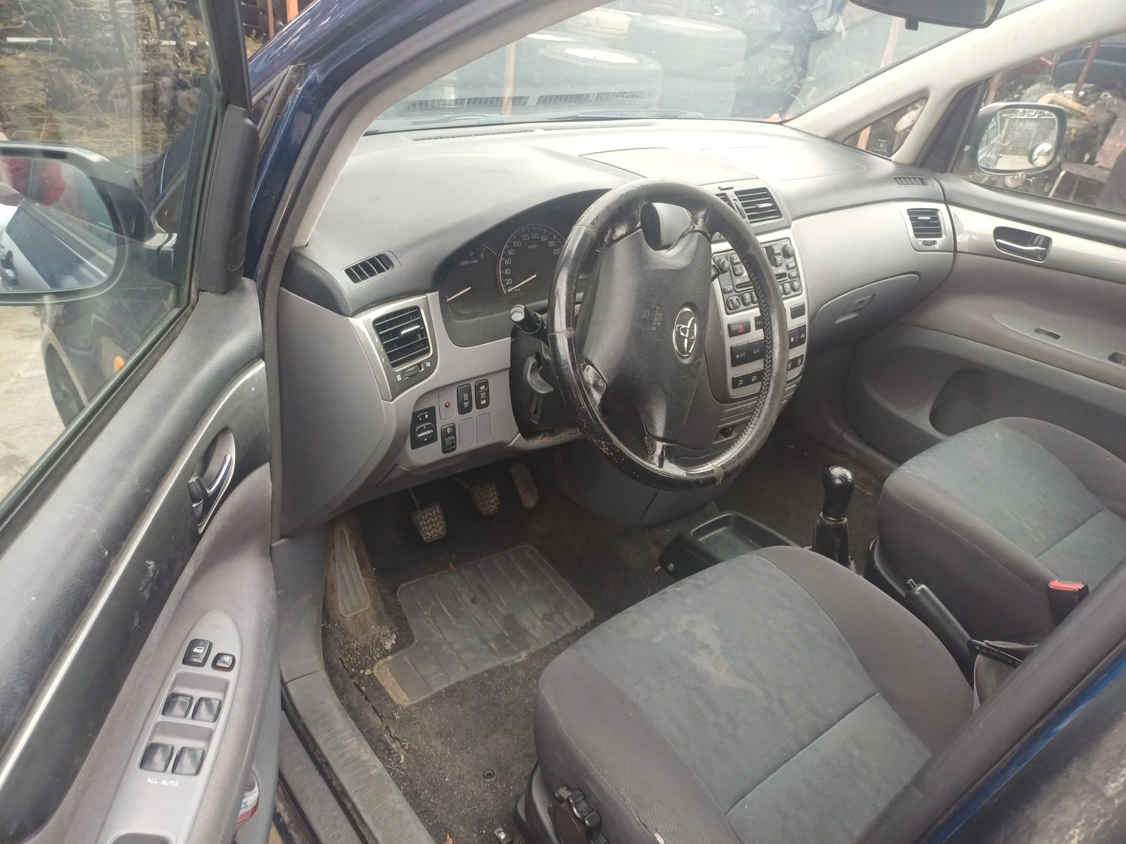 Toyota Avensis verso 2.0D 116к.с. - изображение 6