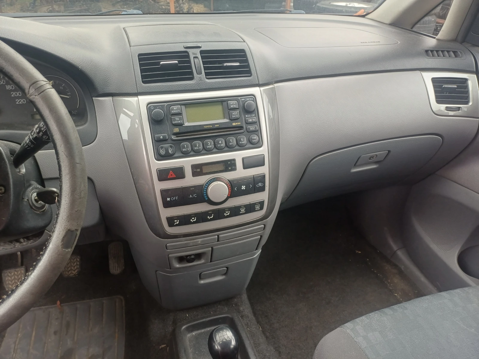 Toyota Avensis verso 2.0D 116к.с. - изображение 8