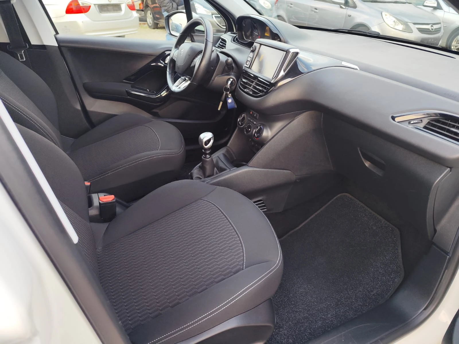 Peugeot 208 1.5   | Mobile.bg   12