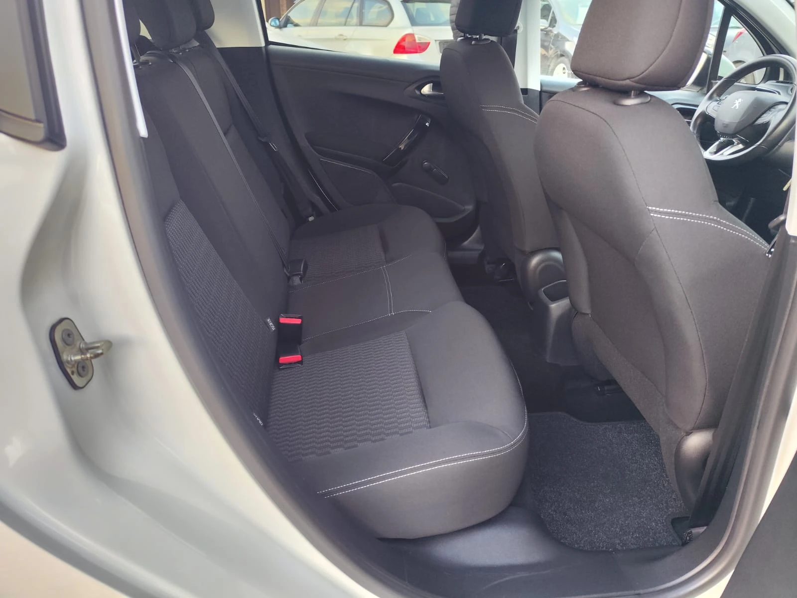 Peugeot 208 1.5   | Mobile.bg   14