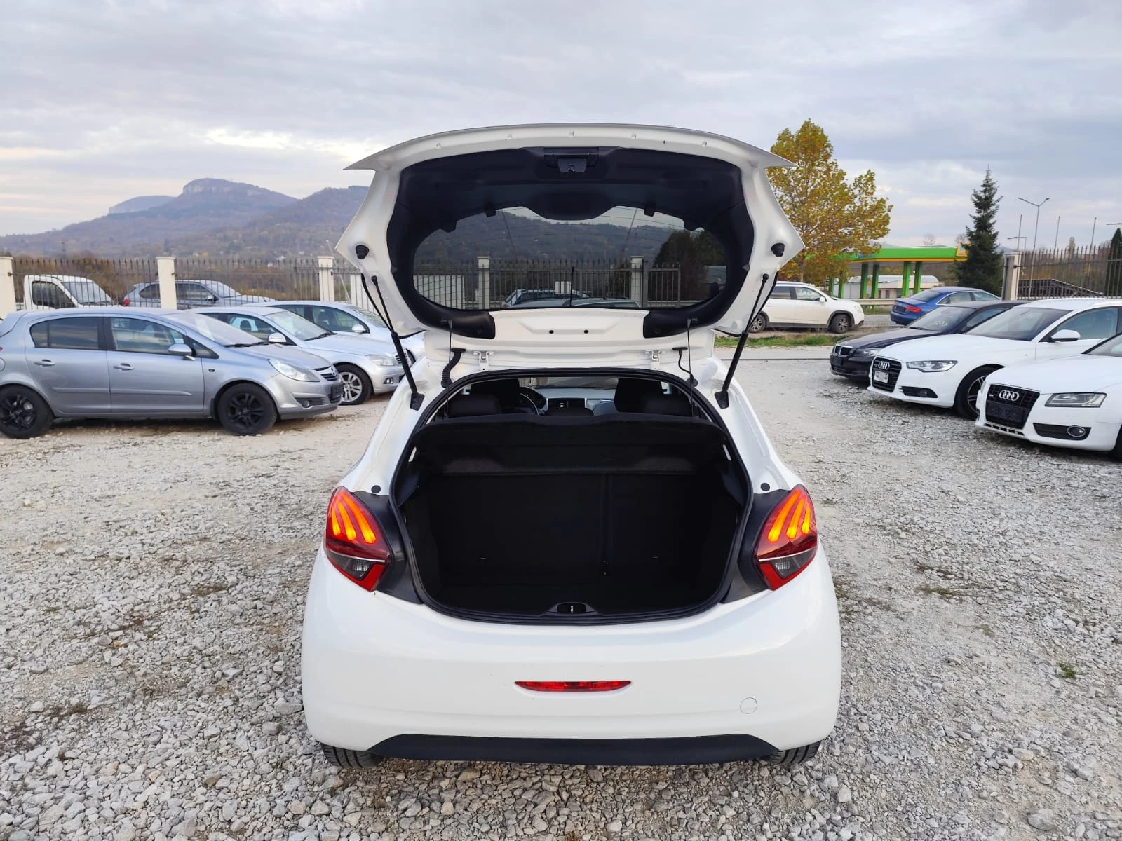 Peugeot 208 1.5 дизел Италия - изображение 7