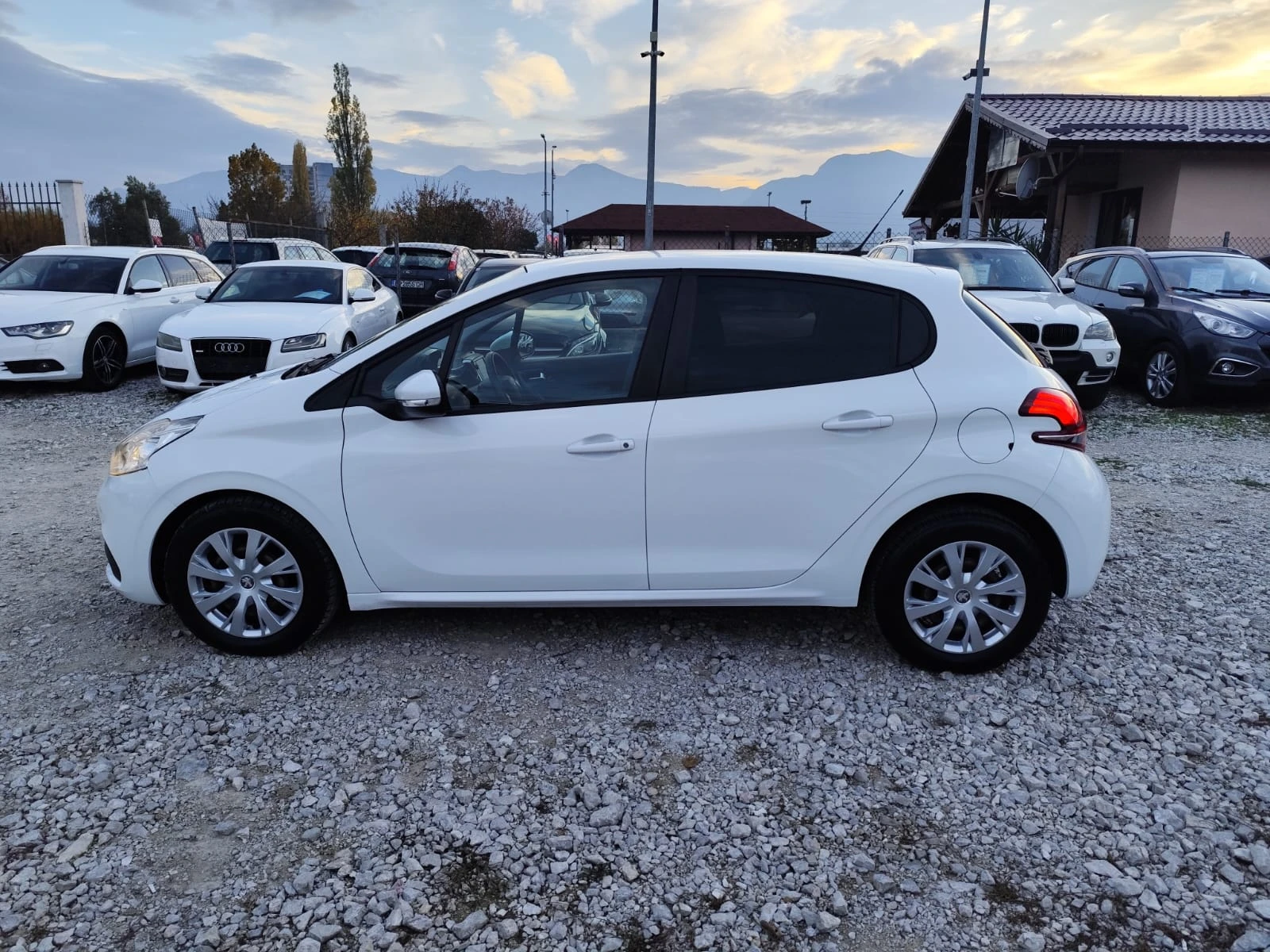 Peugeot 208 1.5 дизел Италия - изображение 9