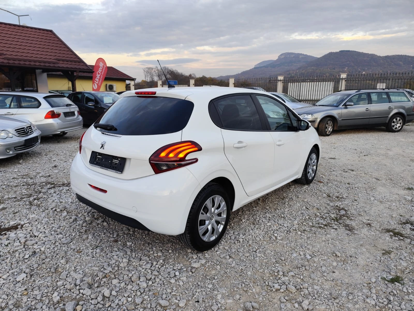 Peugeot 208 1.5 дизел Италия - изображение 5