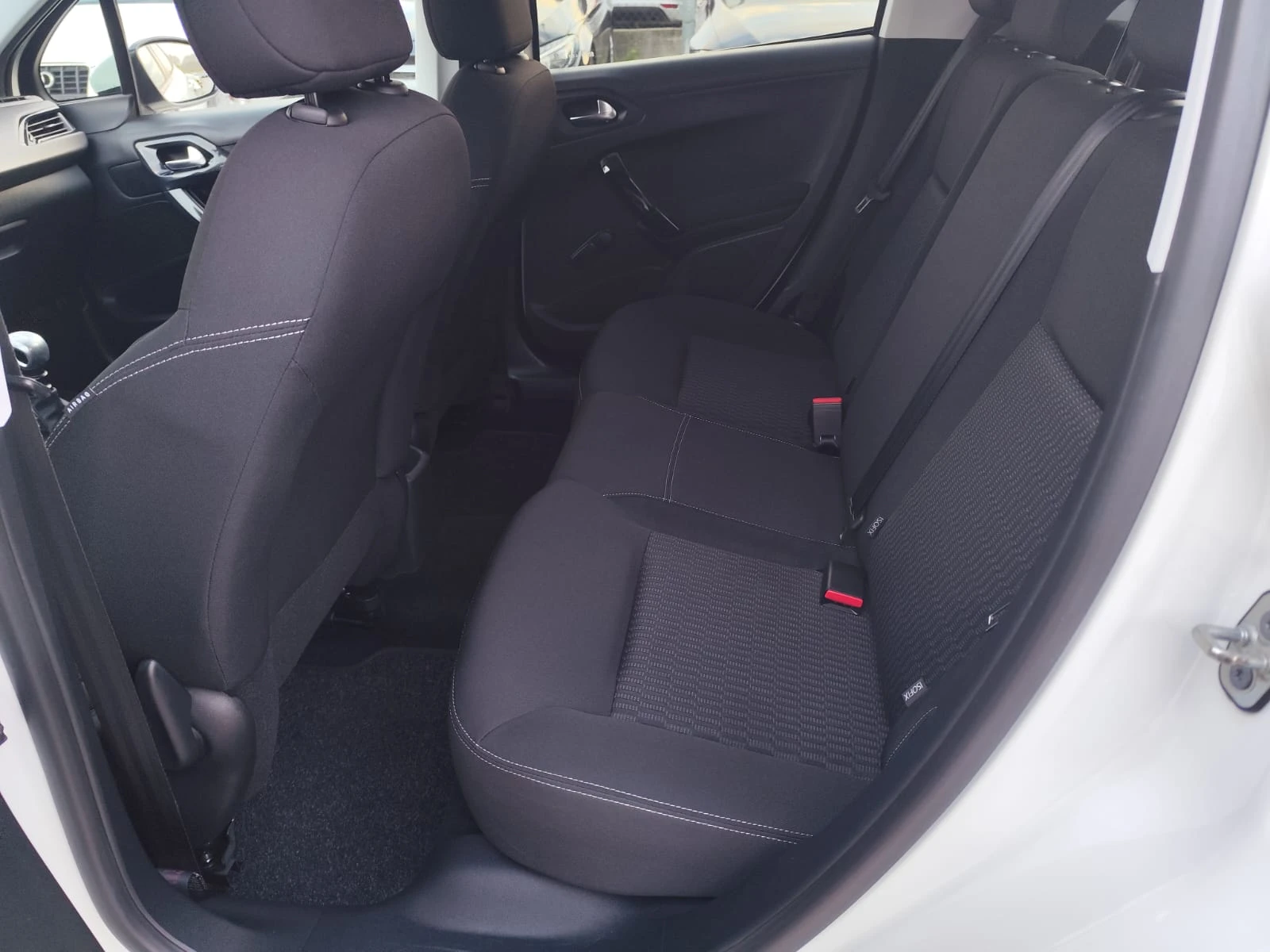 Peugeot 208 1.5   | Mobile.bg   13