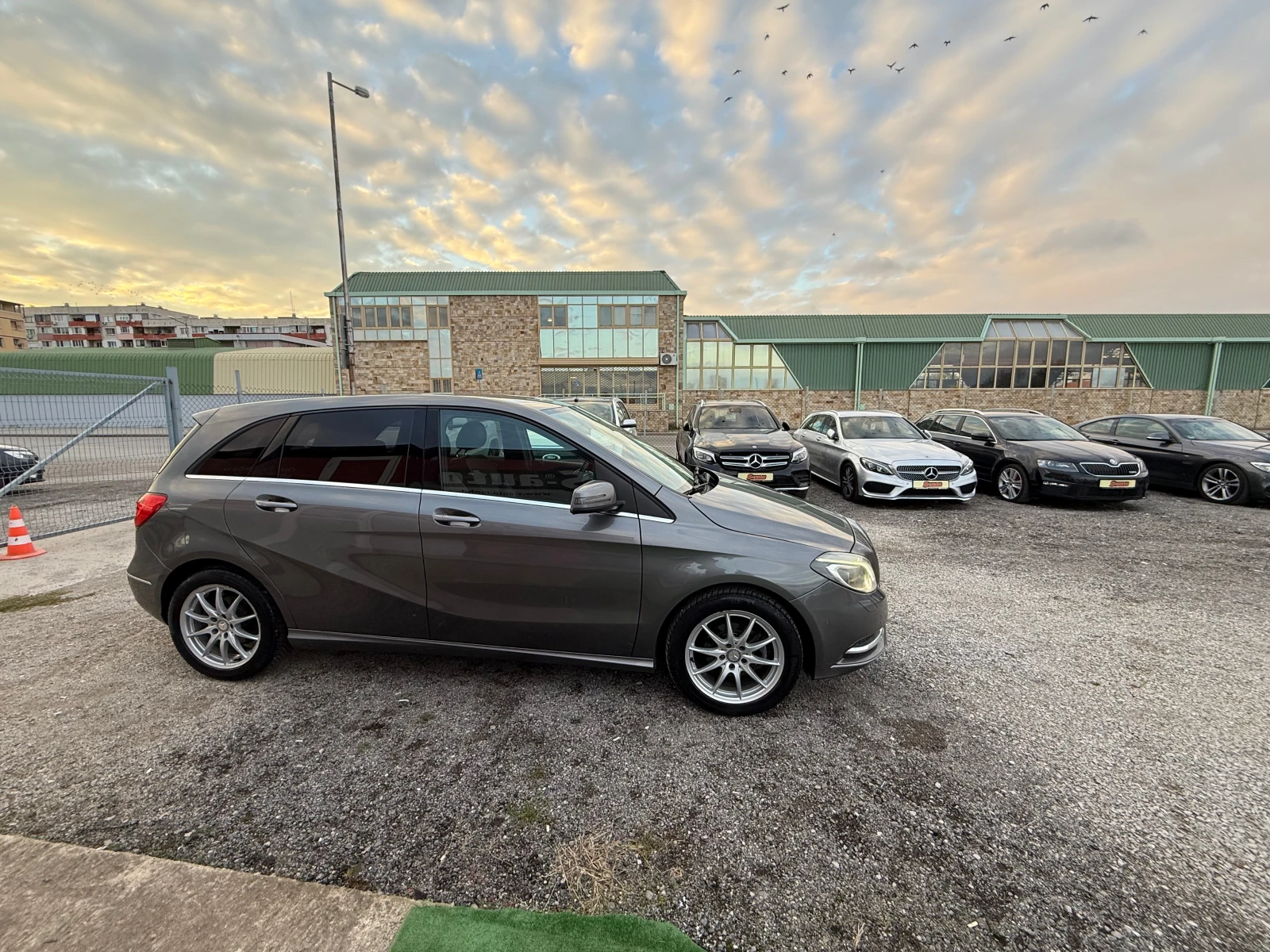 Mercedes-Benz B 180 * * *  6* LED* NAVI* SWISS | Mobile.bg   4