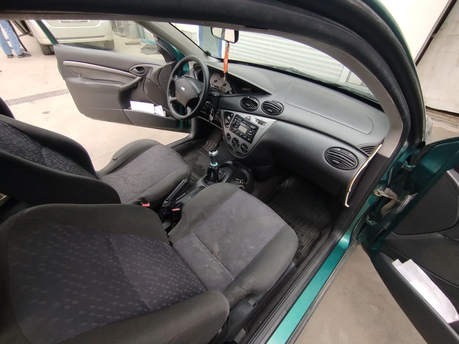 Ford Focus 1.6 бензин/газ, снимка 13 - Автомобили и джипове - 54611115