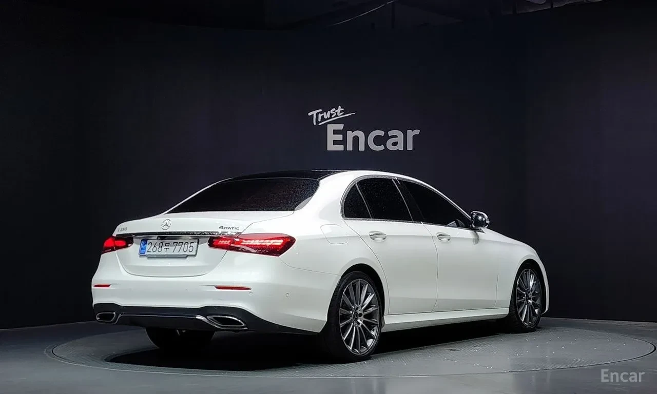 Mercedes-Benz E 350 AMG/LINE/BURMESTER/ОБДУХ/ДИСТРОНИК, снимка 3 - Автомобили и джипове - 55058698