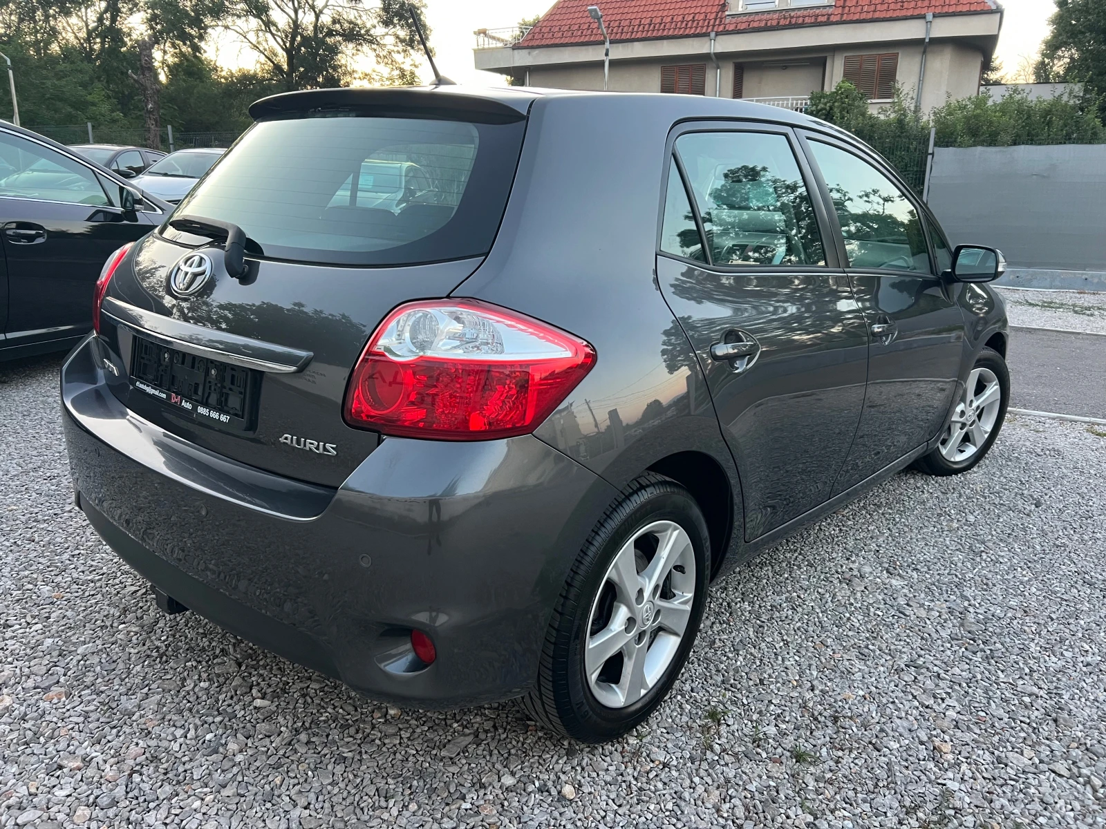 Toyota Auris 1.6-NAVI FULL, снимка 4 - Автомобили и джипове - 55482886
