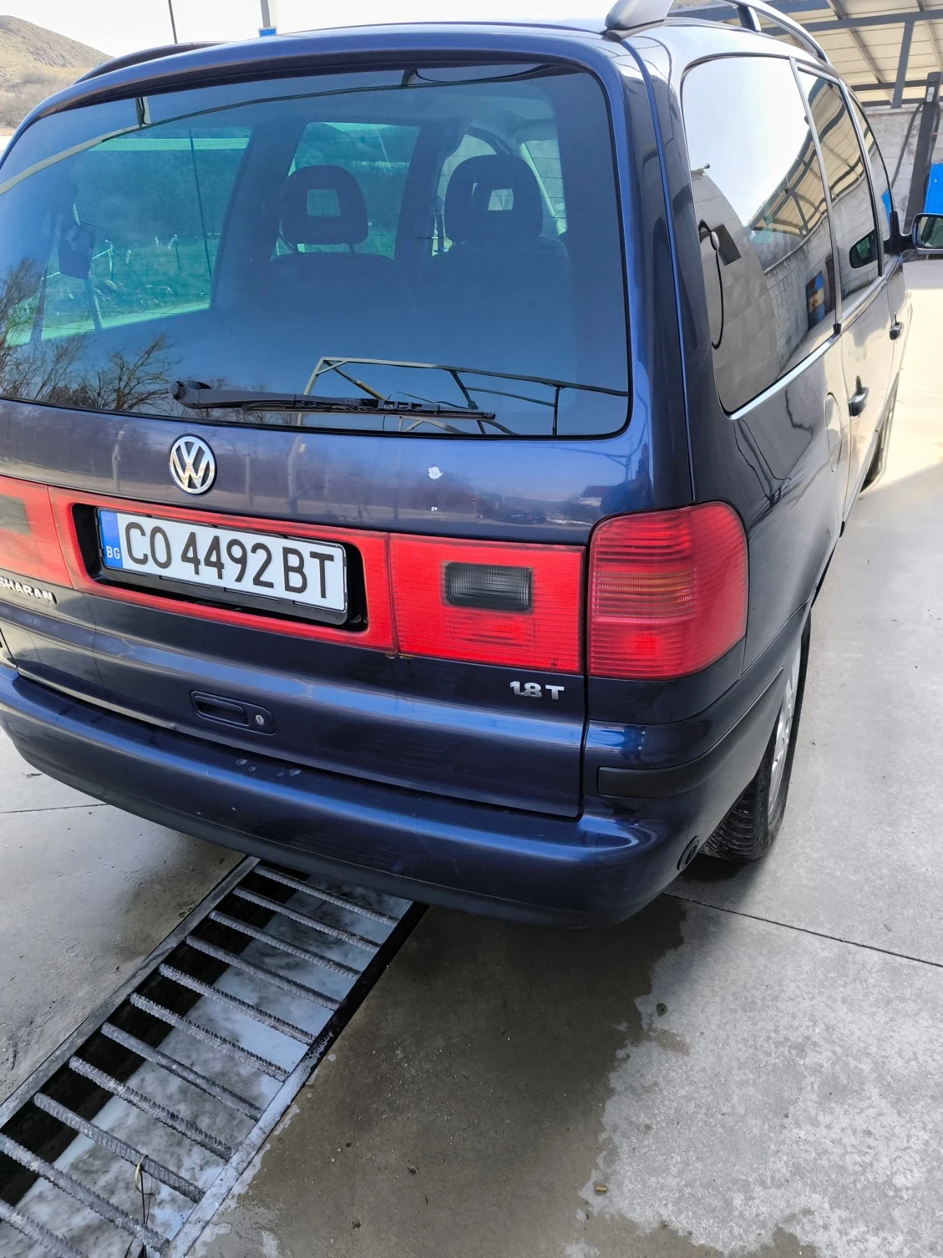 VW Sharan 1.8t Газ Бензин, снимка 4 - Автомобили и джипове - 55990531