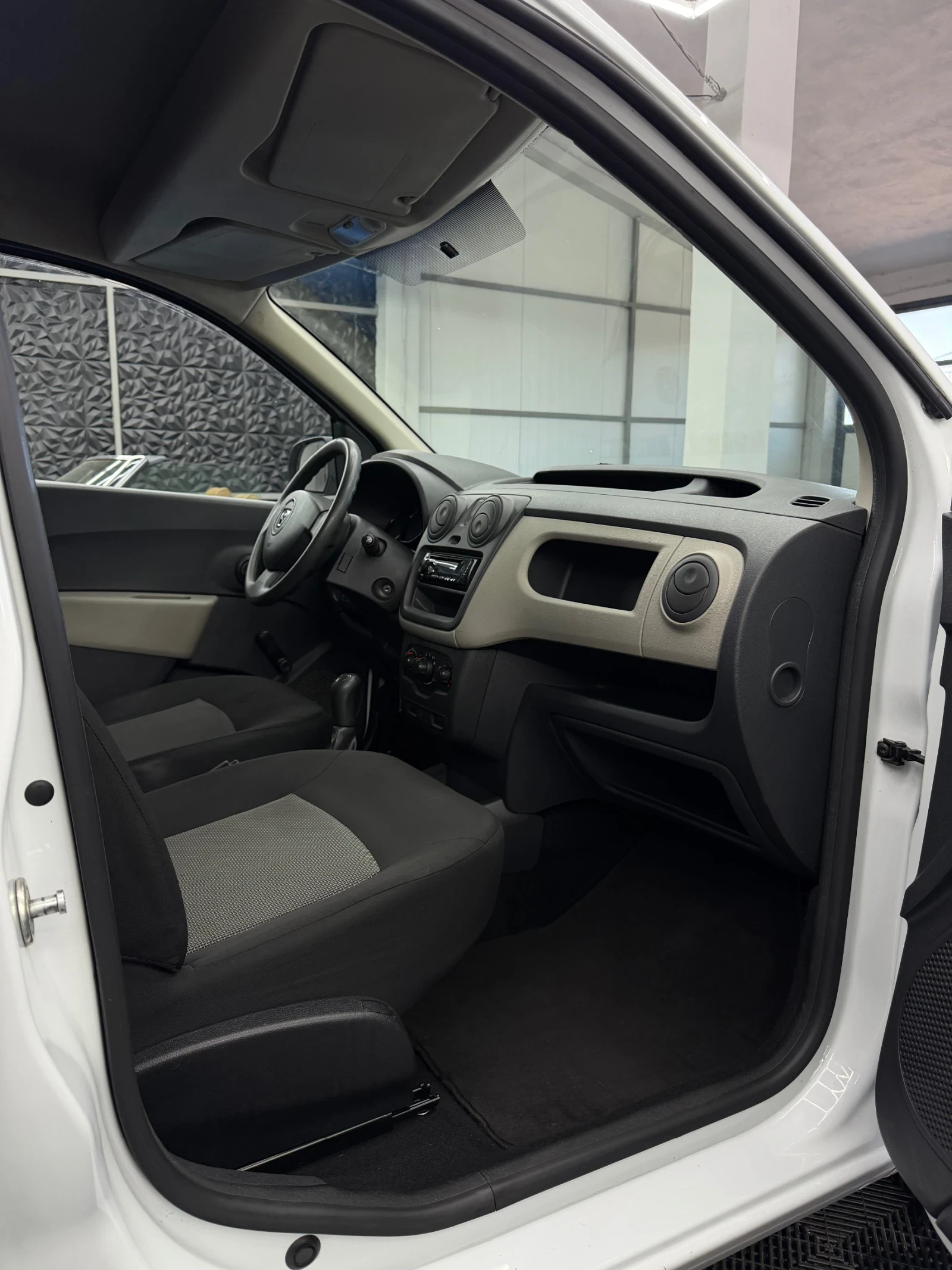 Dacia Dokker, снимка 6 - Автомобили и джипове - 56108857
