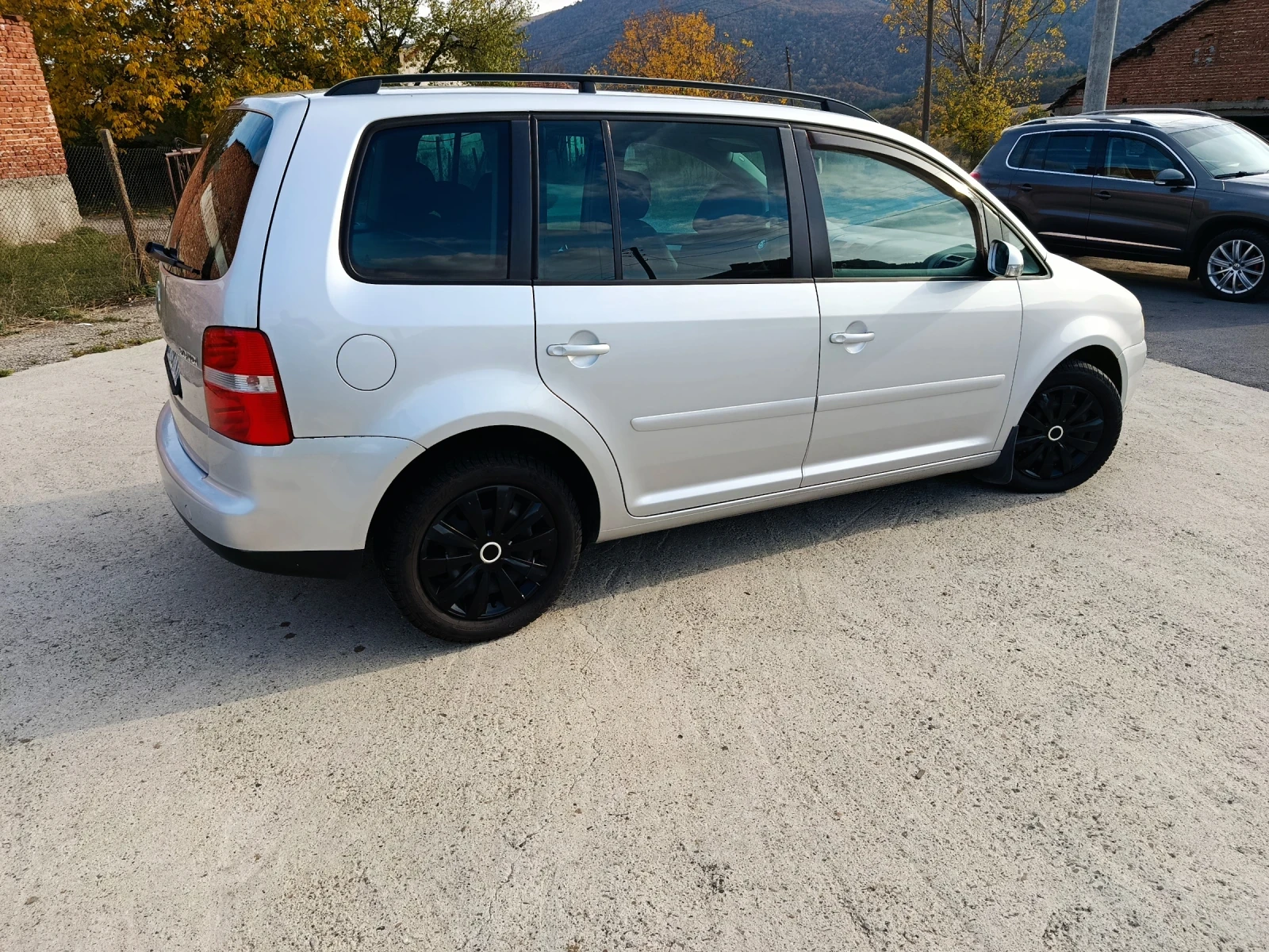 VW Touran, снимка 4 - Автомобили и джипове - 56727662