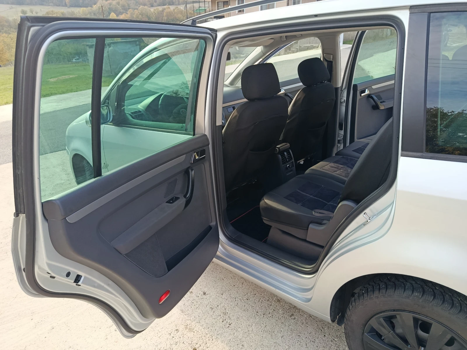 VW Touran, снимка 9 - Автомобили и джипове - 56727662