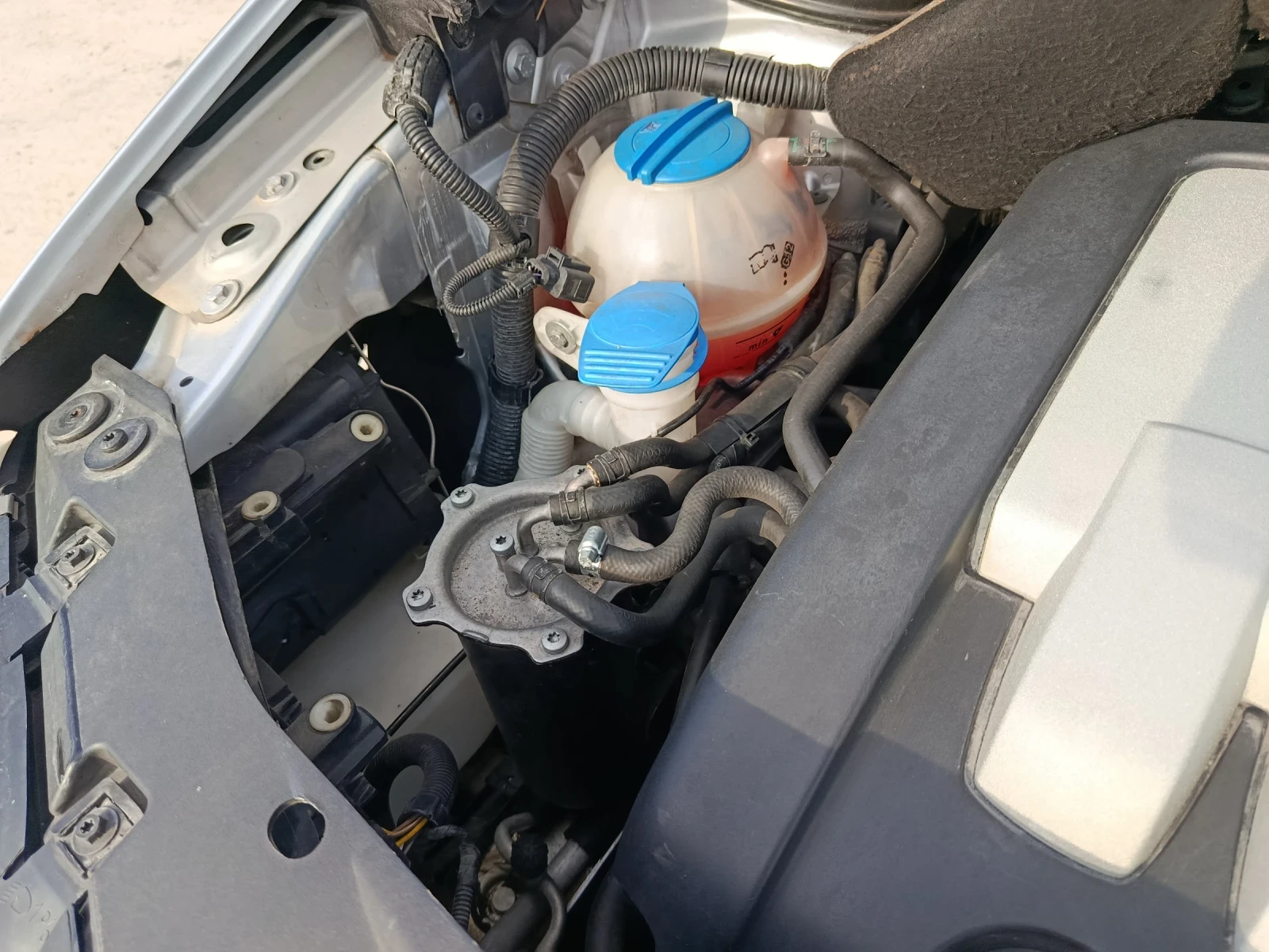 VW Touran, снимка 15 - Автомобили и джипове - 56727662