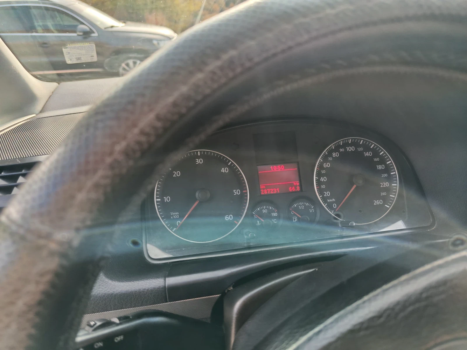 VW Touran, снимка 11 - Автомобили и джипове - 56727662