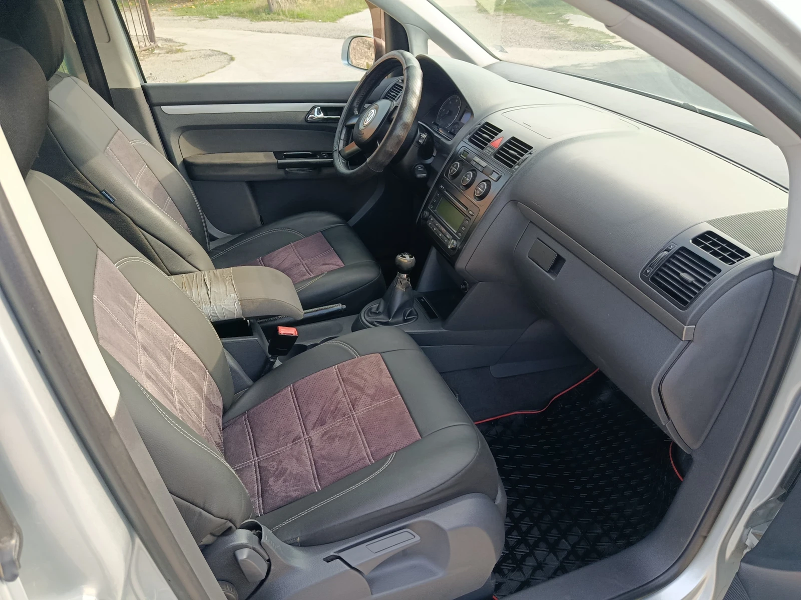 VW Touran, снимка 5 - Автомобили и джипове - 56727662
