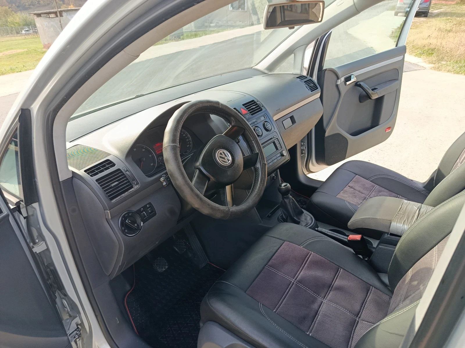 VW Touran, снимка 8 - Автомобили и джипове - 56727662
