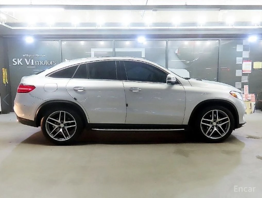 Mercedes-Benz GLE 350 AMG* LINE* HARMON* KARDON* ПОДГРЕВ* КАМЕРА* , снимка 3 - Автомобили и джипове - 55046027