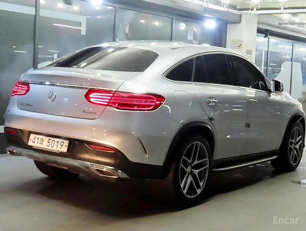 Mercedes-Benz GLE 350 AMG* LINE* HARMON* KARDON* ПОДГРЕВ* КАМЕРА* , снимка 2 - Автомобили и джипове - 55046027