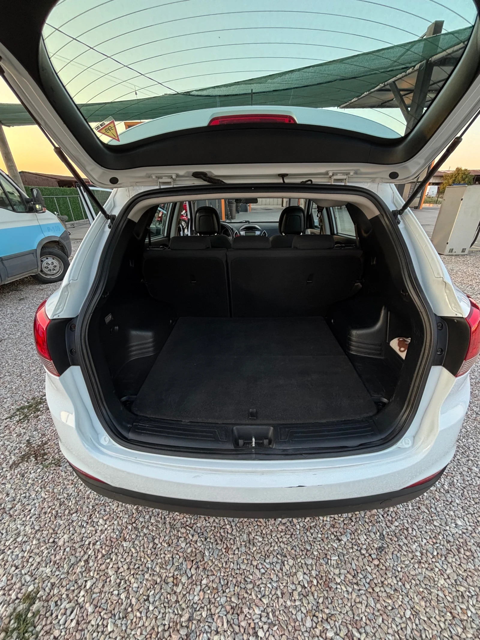 Hyundai IX35 2.0 бензин+ газ, снимка 15 - Автомобили и джипове - 55768347