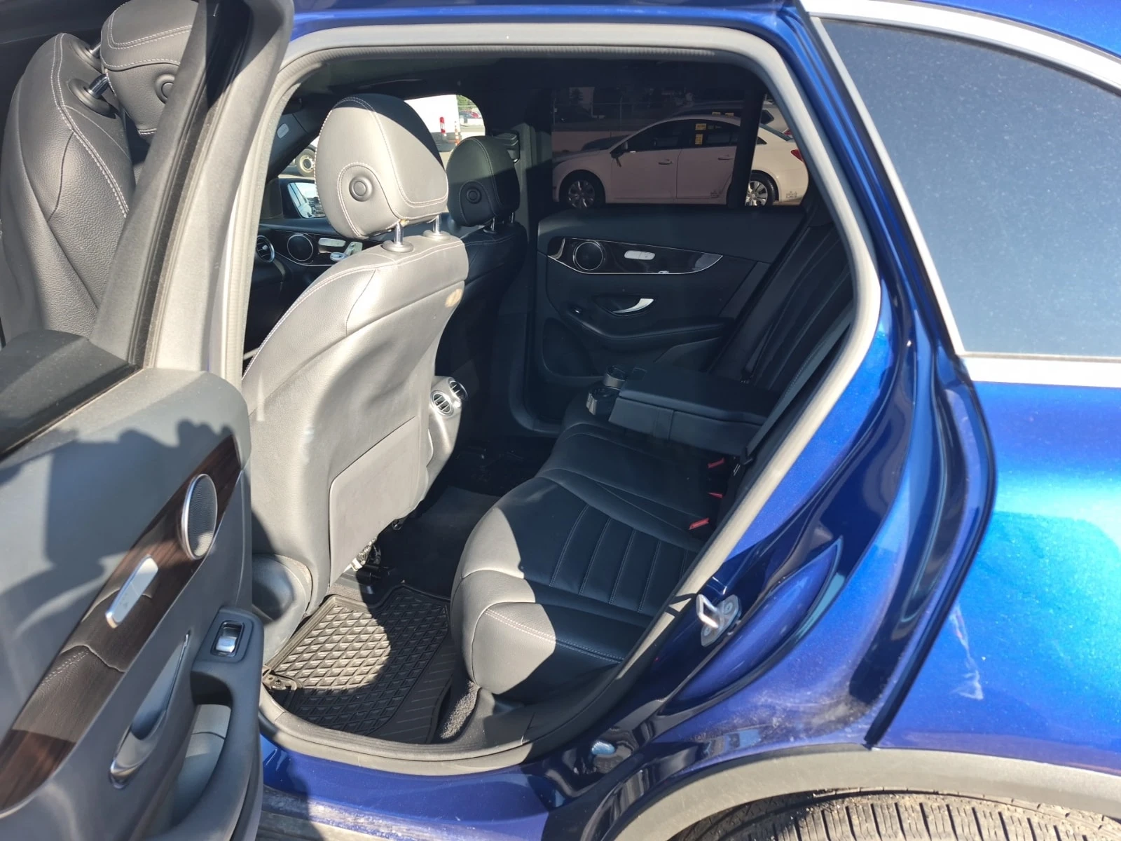 Mercedes-Benz GLC 300 * АВТОКРЕДИТ * ГЛАВНО ПРЕДСТАВИТЕЛСТВО, снимка 11 - Автомобили и джипове - 55900877