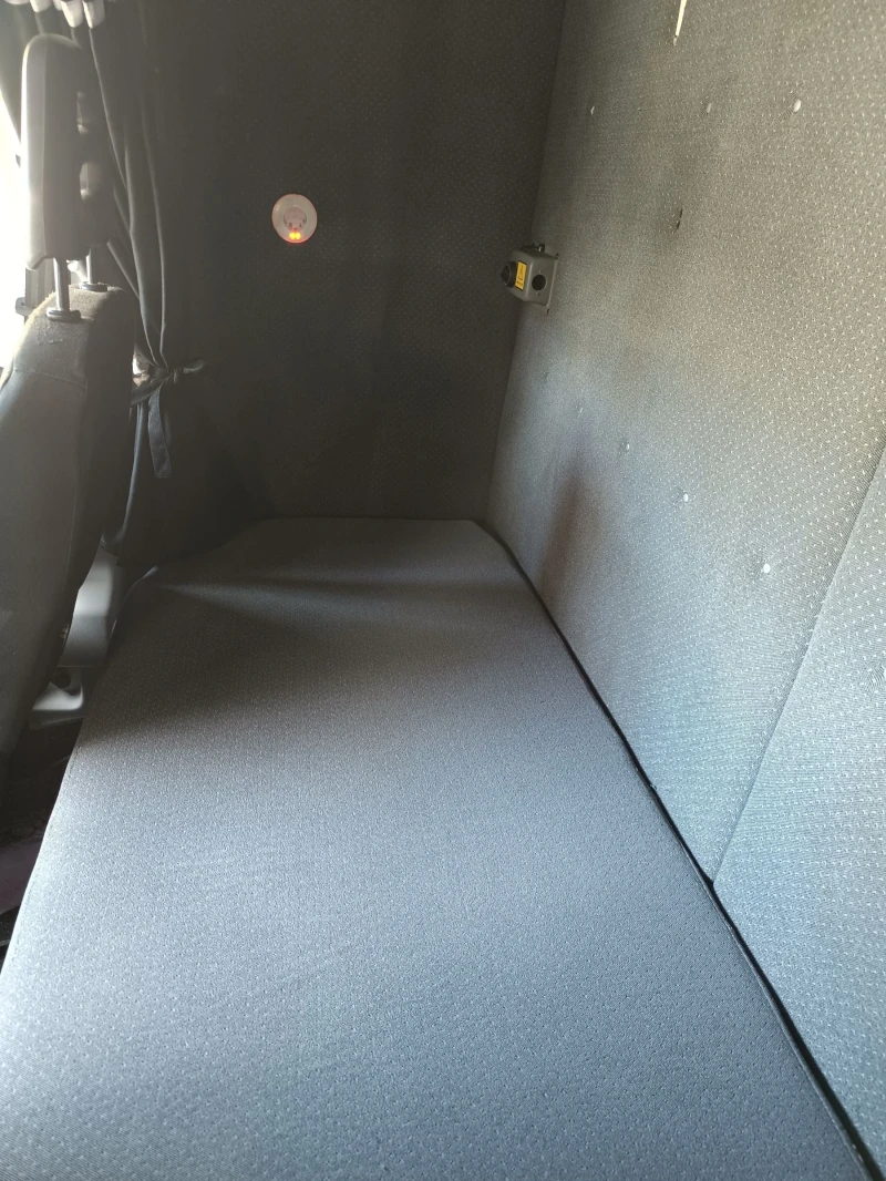 Iveco Daily 3.0 180 к.с. , 10 палетен, снимка 8 - Бусове и автобуси - 52824481