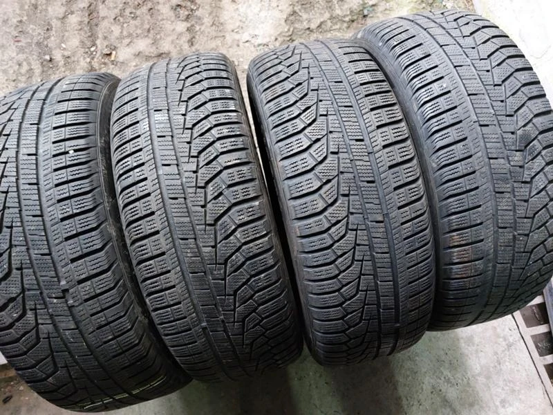 Гуми Зимни 225/60R17, снимка 1 - Гуми и джанти - 35981483