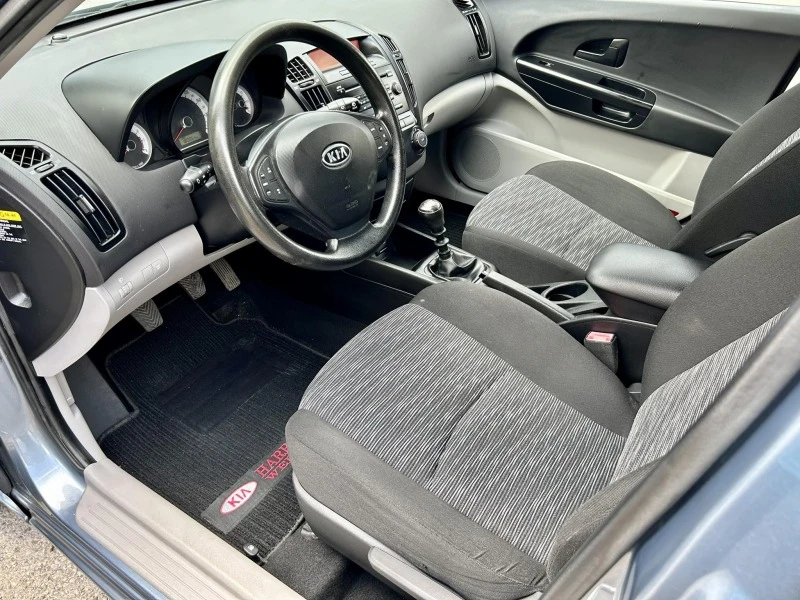 Kia Ceed 1.6i 16V, снимка 8 - Автомобили и джипове - 52696159