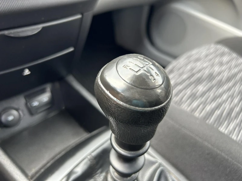 Kia Ceed 1.6i 16V, снимка 14 - Автомобили и джипове - 52696159