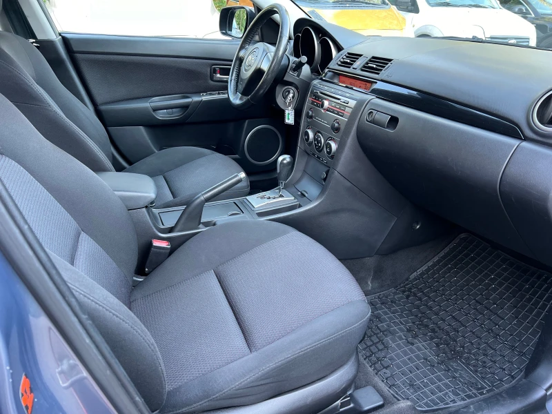 Mazda 3 Автоматик, снимка 10 - Автомобили и джипове - 47357392