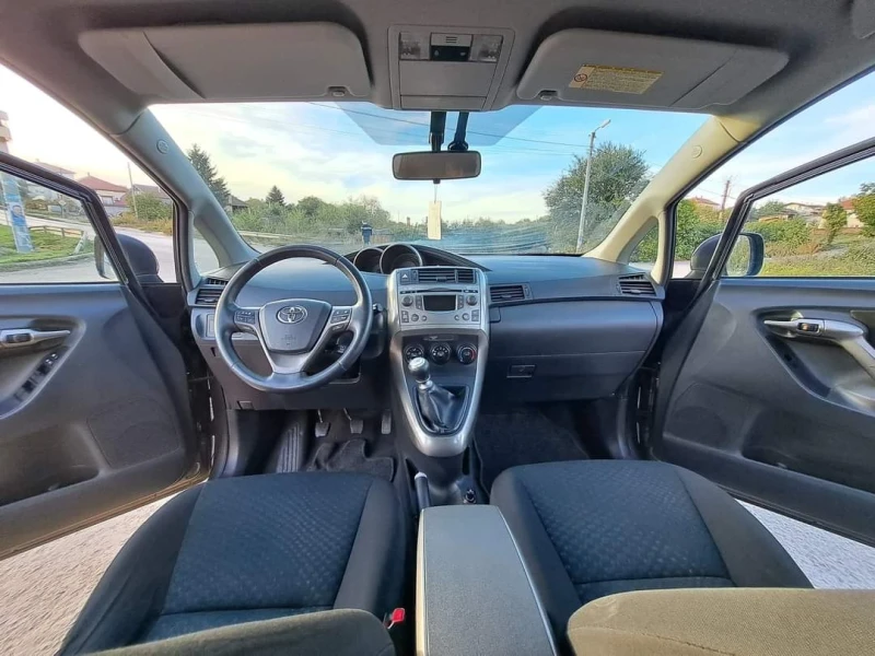 Toyota Verso 2.0D4D 126к.с., снимка 8 - Автомобили и джипове - 47657094